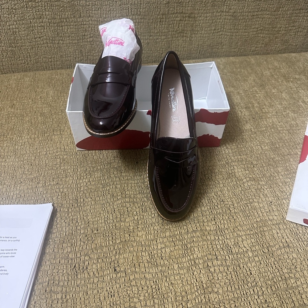 Venettini Girl’s Patent Penny Loafers in Dark Burgundy Size 35